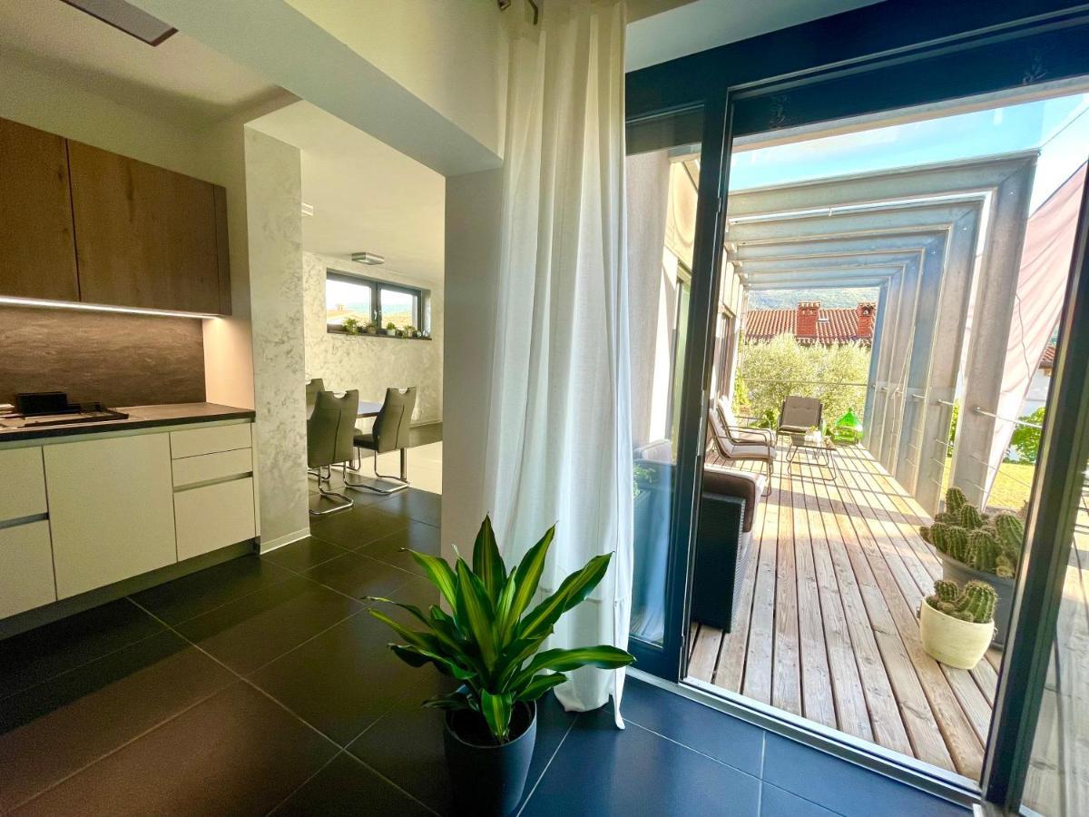 Mega Apartment Prvacina Екстериор снимка