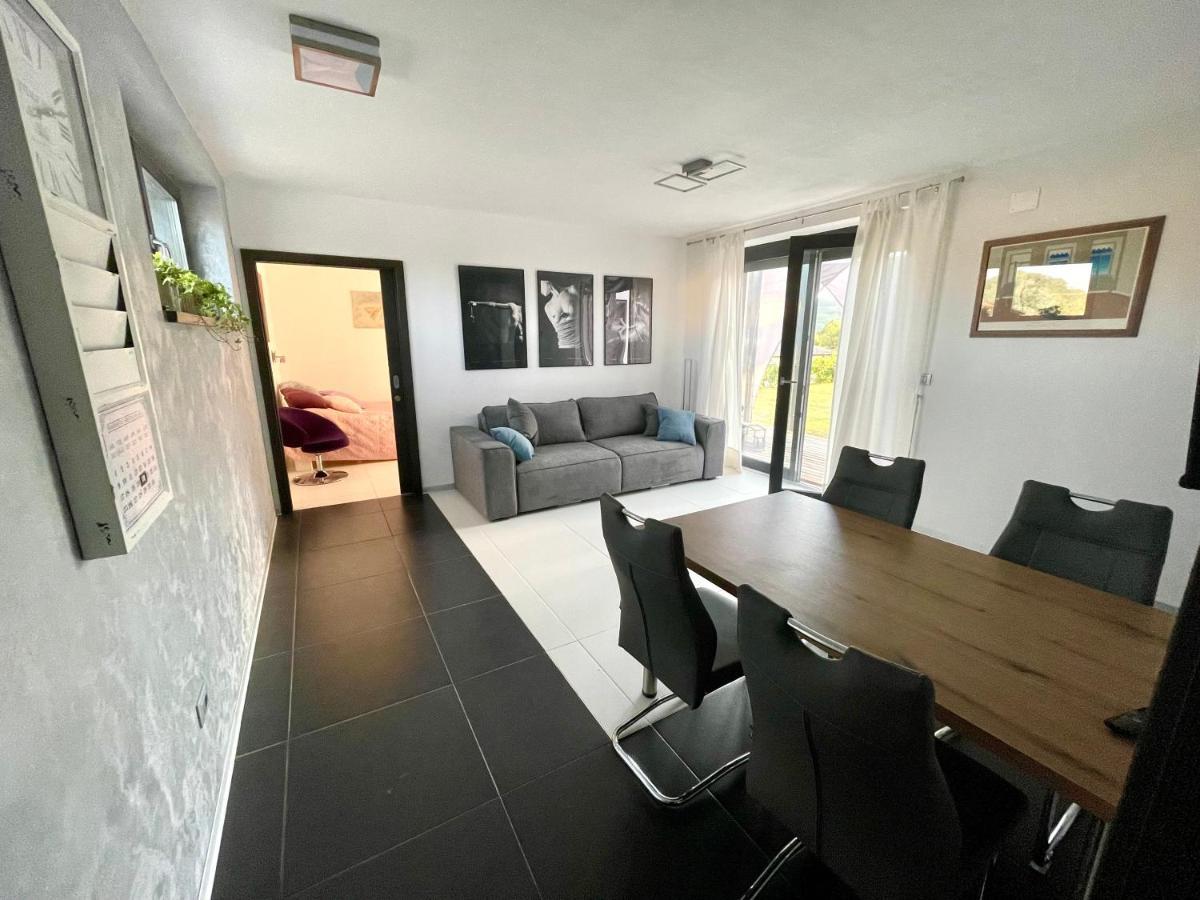 Mega Apartment Prvacina Екстериор снимка