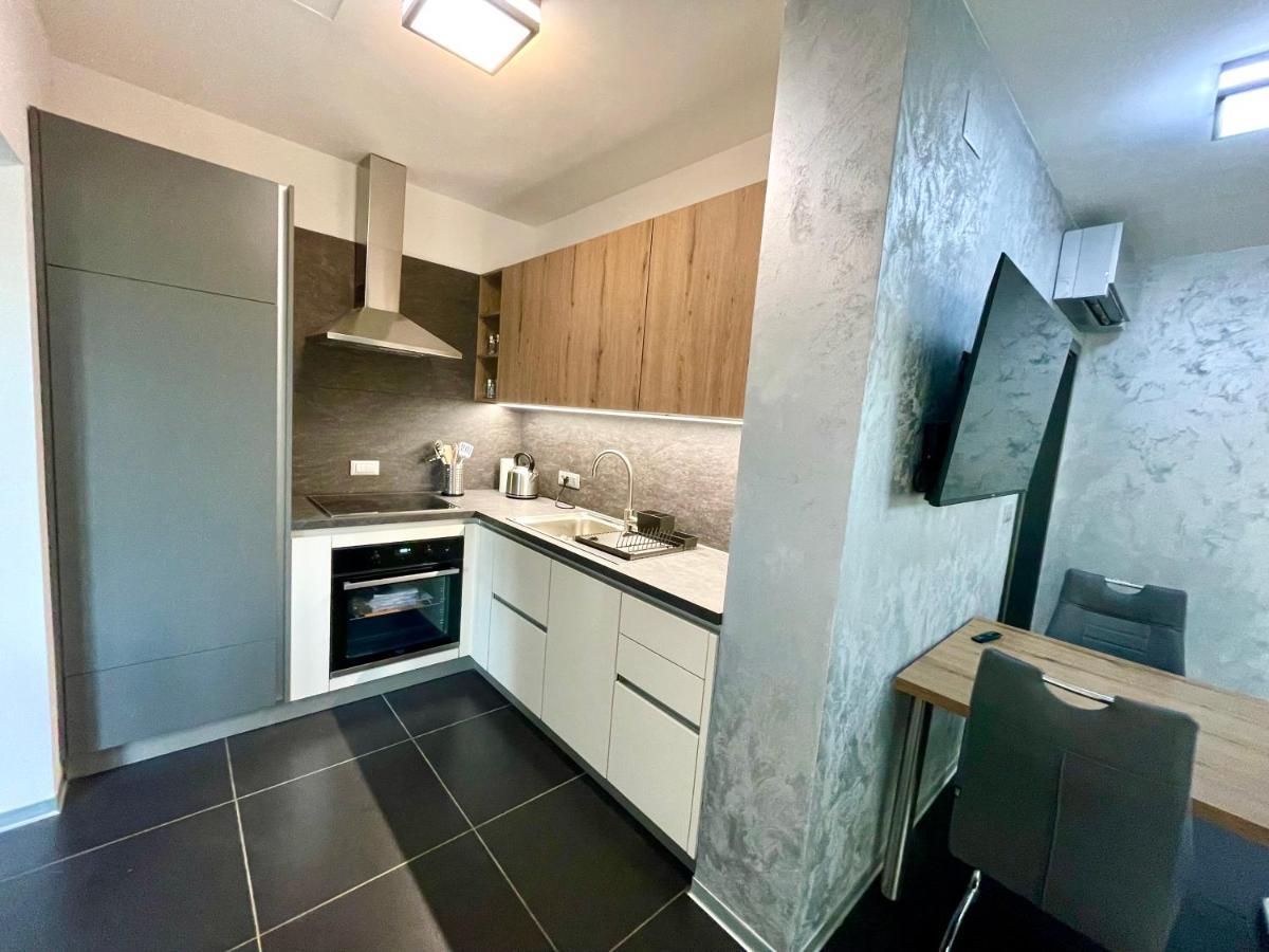 Mega Apartment Prvacina Екстериор снимка
